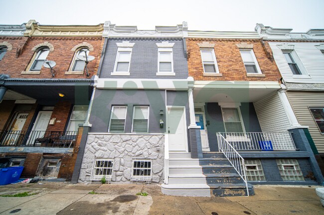 Building Photo - 2131 S Alden St