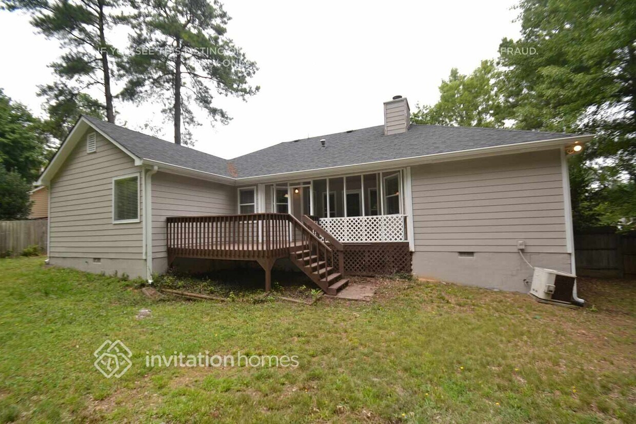 Foto del edificio - 2705 Candler Ct