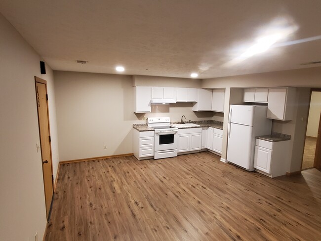 Kitchen open to living room - 103 W Eldora Ave