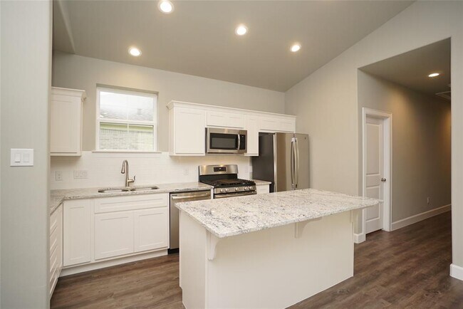 Building Photo - 1202 3rd St