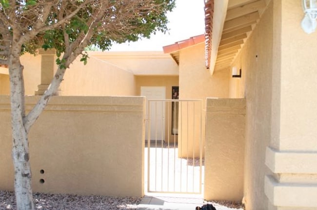 Building Photo - 33211 Navajo Trl