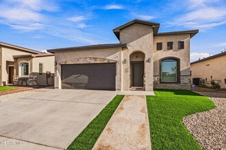 Building Photo - 7420 Norte Vly Ln