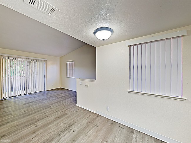 Building Photo - 4930 College Oak Dr