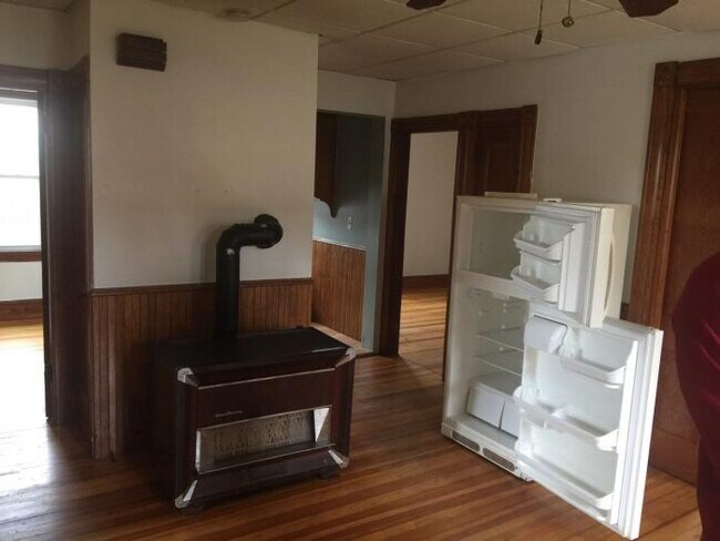 Building Photo - 2 bedroom in Fall River MA 02724