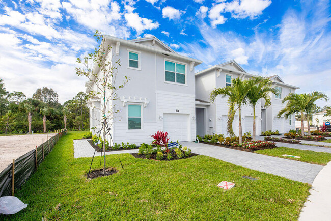 Foto del edificio - 824 Grovebush Ln