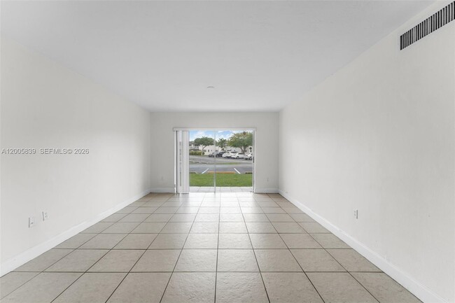 Foto del edificio - 7560 SW 82nd St
