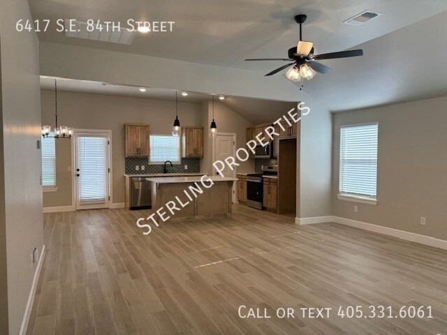 Foto del edificio - 6417 SE 84th St