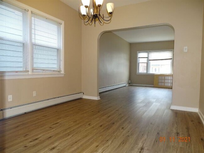 Building Photo - 164 W 31st St