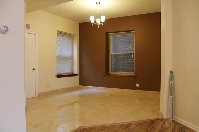 Dining Room - 1410 W Wilson Ave
