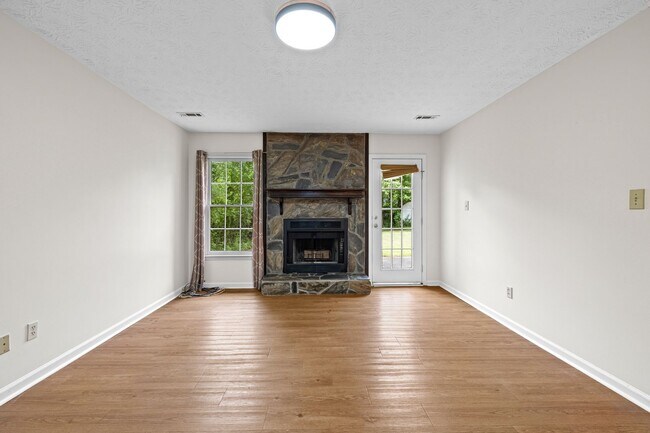 Foto del edificio - 3 Bedroom Ranch In Starr's Mill on Quiet Street!