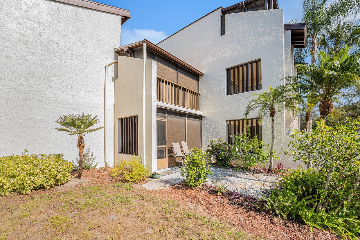 Primary Photo - 2211 Belleair Rd