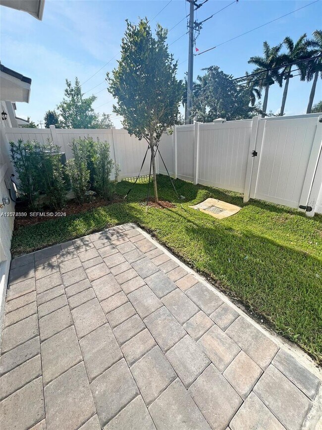 Foto del edificio - 17025 SW 1st St