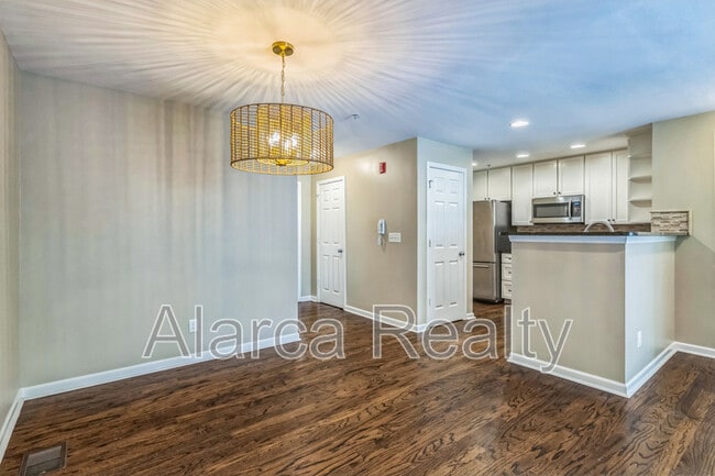 Building Photo - 647 Raphael Place