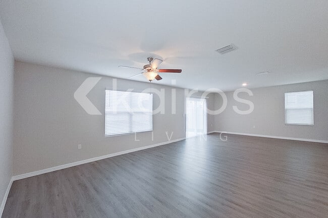 Building Photo - 8650 SW 44th Ct