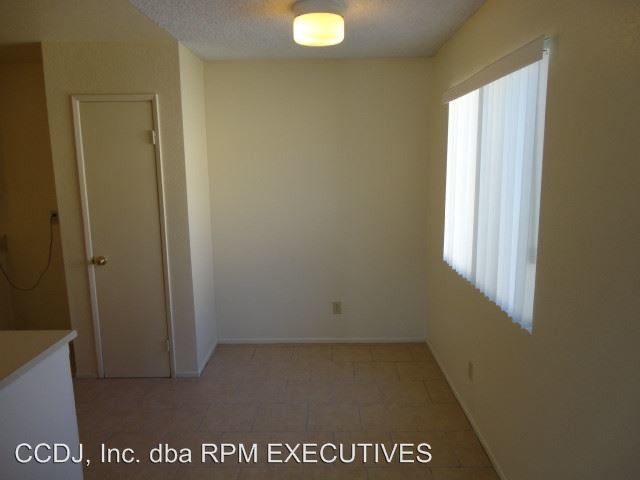 Foto del edificio - 550 E Ave H 14