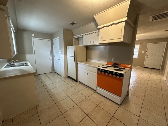 Foto del edificio - 2 Bedroom Duplex