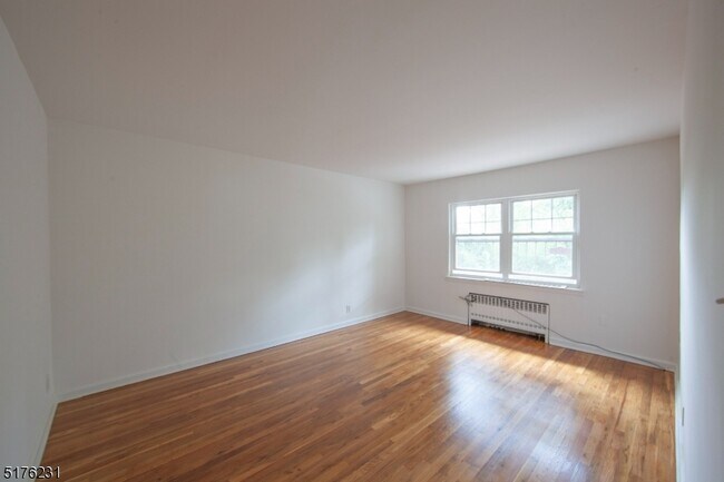 Building Photo - 152 Belleville Ave