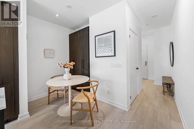Photo du bâtiment - 135-2135 E Liberty St