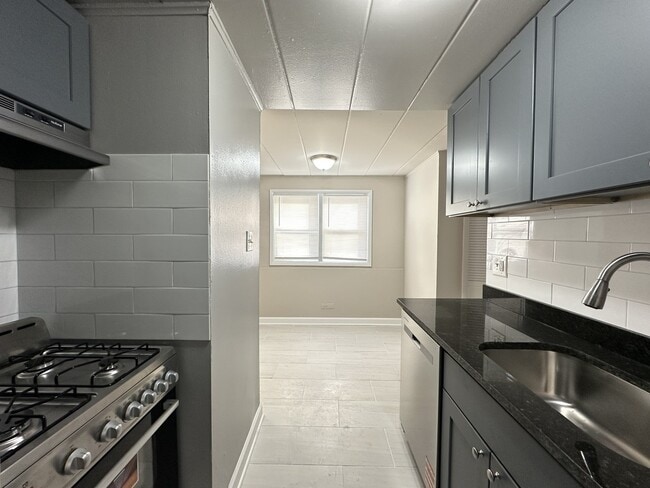 Building Photo - 9620 Ivanhoe Ave