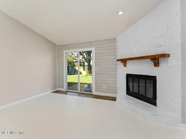 Building Photo - 382 Prindle Dr E