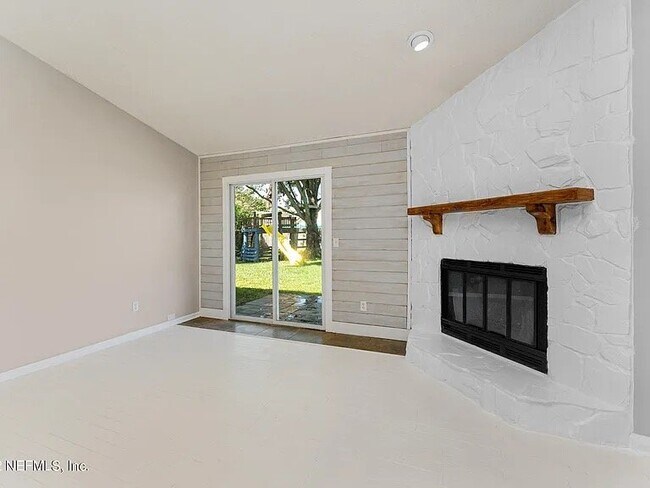 Foto del edificio - 382 Prindle Dr E