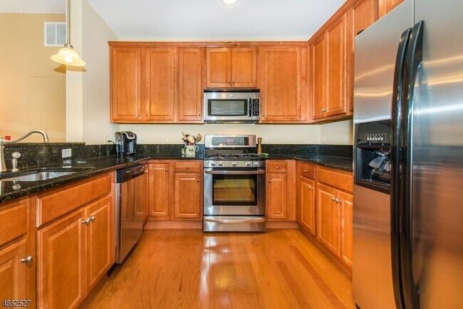 Large Kitchen - 3207 Ramapo Ct