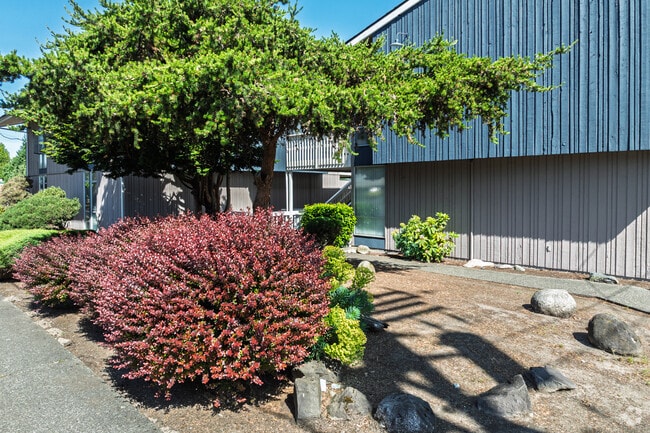 Building Photo - Garden Square Apartments