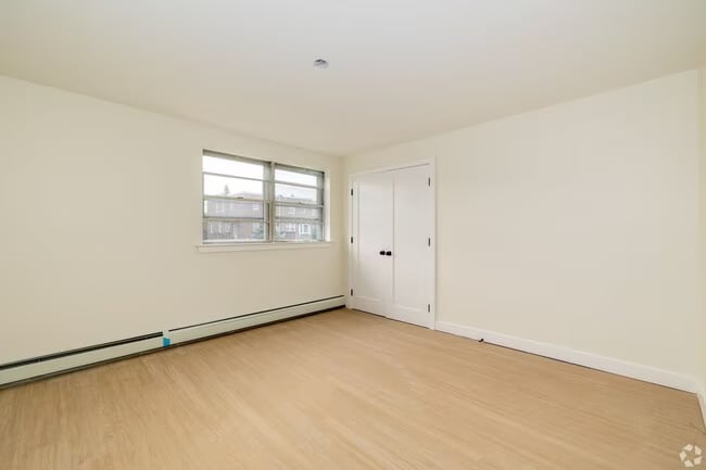 Building Photo - 921 Tyson Ave