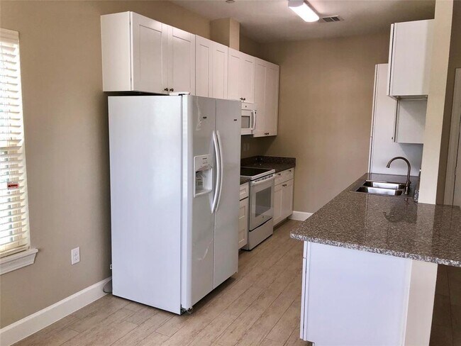 Foto del edificio - 1820 Jacquelyn Dr