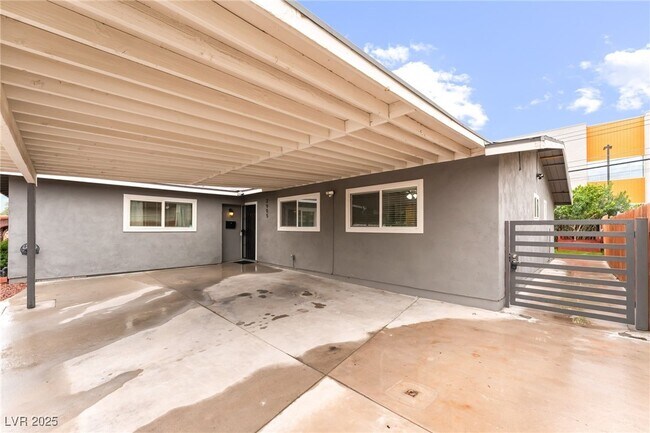 Building Photo - 2905 Kings Way