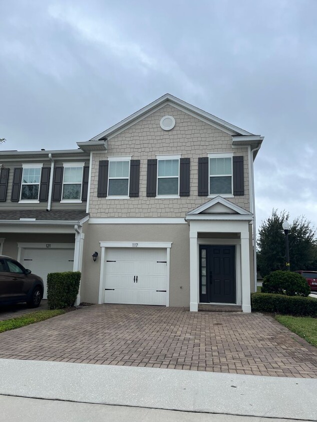 Primary Photo - Immaculate 3 bedroom, 2 bath, townhome in ...