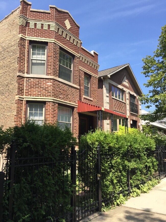 Building Photo - 4040 N Francisco Ave