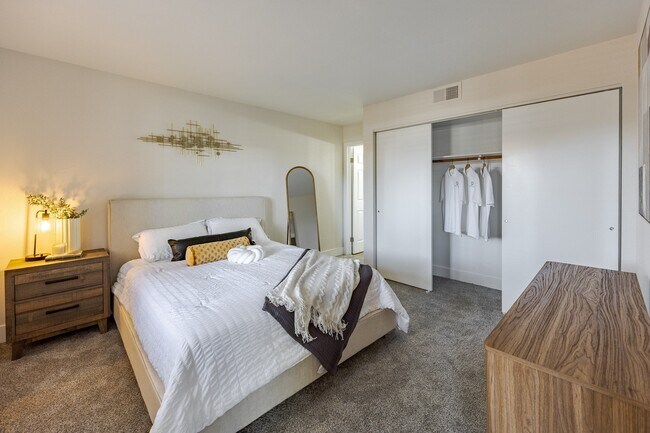 Habitación renovada en los apartamentos Sunset Winds en Henderson, NV 89014 - Sunset Winds Apartments