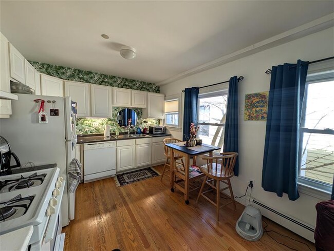 Building Photo - 31-33 Roberts Rd