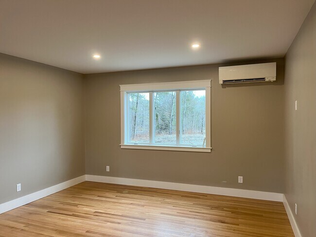 Building Photo - 24 Elmwood Rd