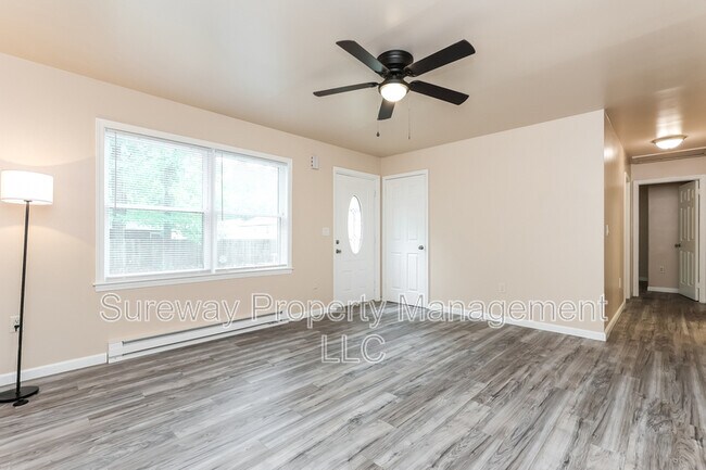 Building Photo - 50 Dahlia St