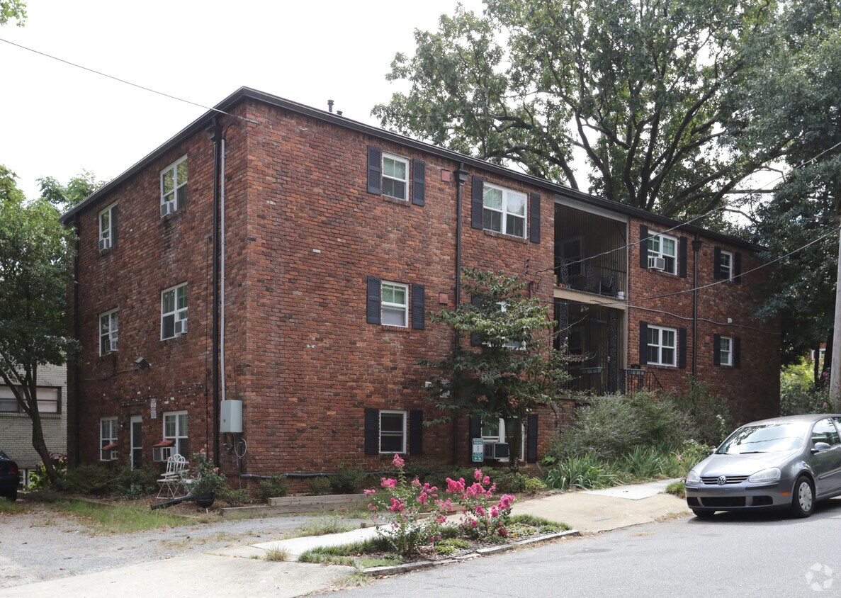 Primary Photo - 880 Saint Charles Ave NE