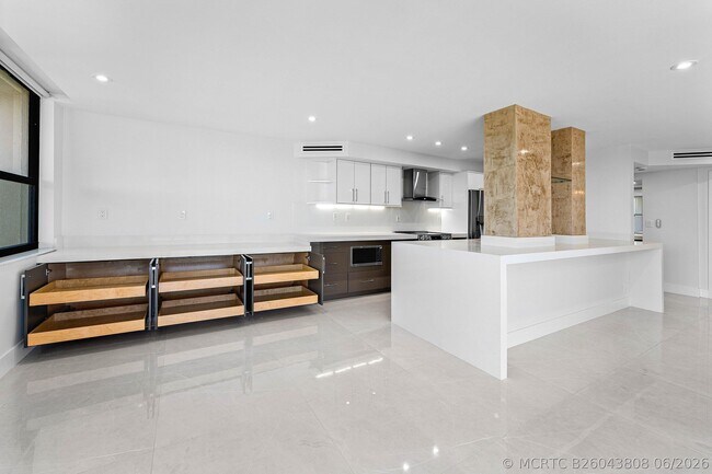 Building Photo - 5480 N Ocean Dr