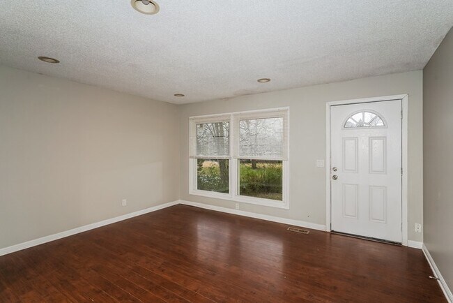 Foto del edificio - 112 Bluegrass Rd