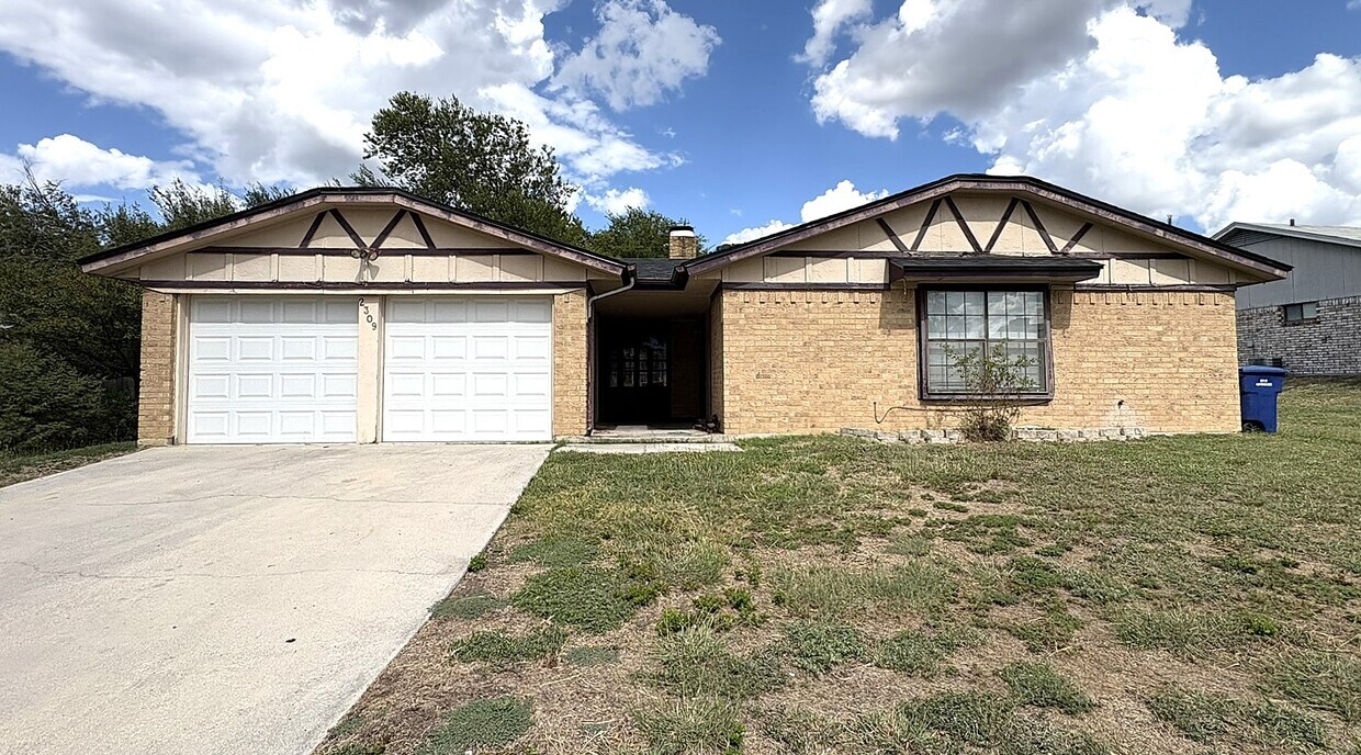 Foto principal - 2309 Whitney Dr