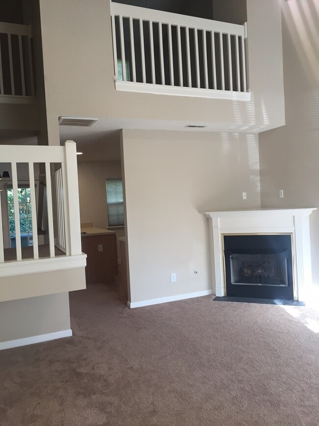 Foto del edificio - 3 Bed 2 Bath Townhome Available