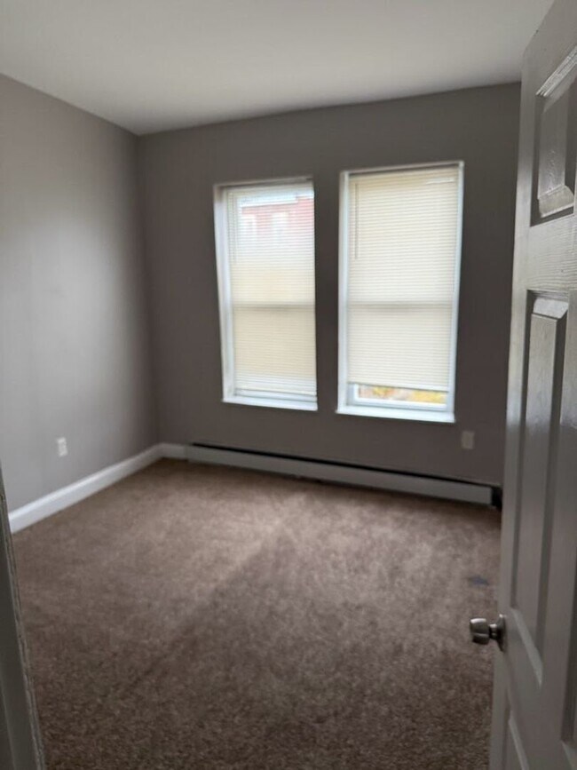 Foto del edificio - Three-Bedroom Home In Baltimore