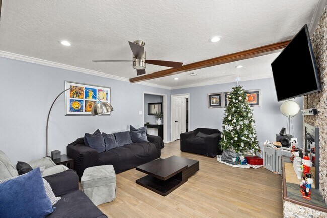 Foto del edificio - 827 Thicket Ln