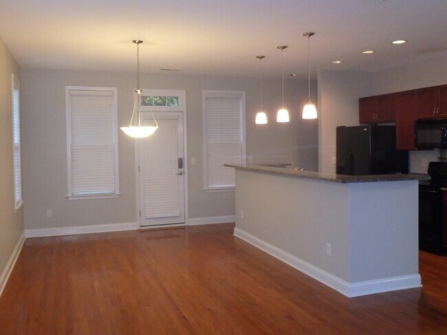 Foto del edificio - Brick Townhouse near Downtown Matthews