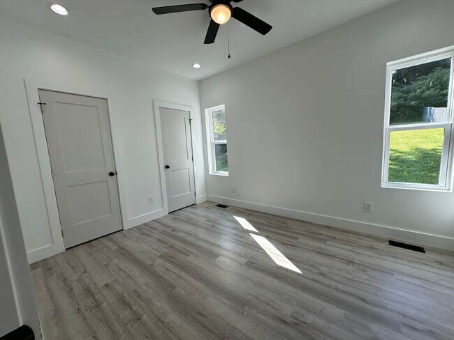 Foto del edificio - Brand New Living in North Knoxville: Modern Comfort Awaits