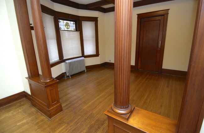 Building Photo - 135 Shepard St
