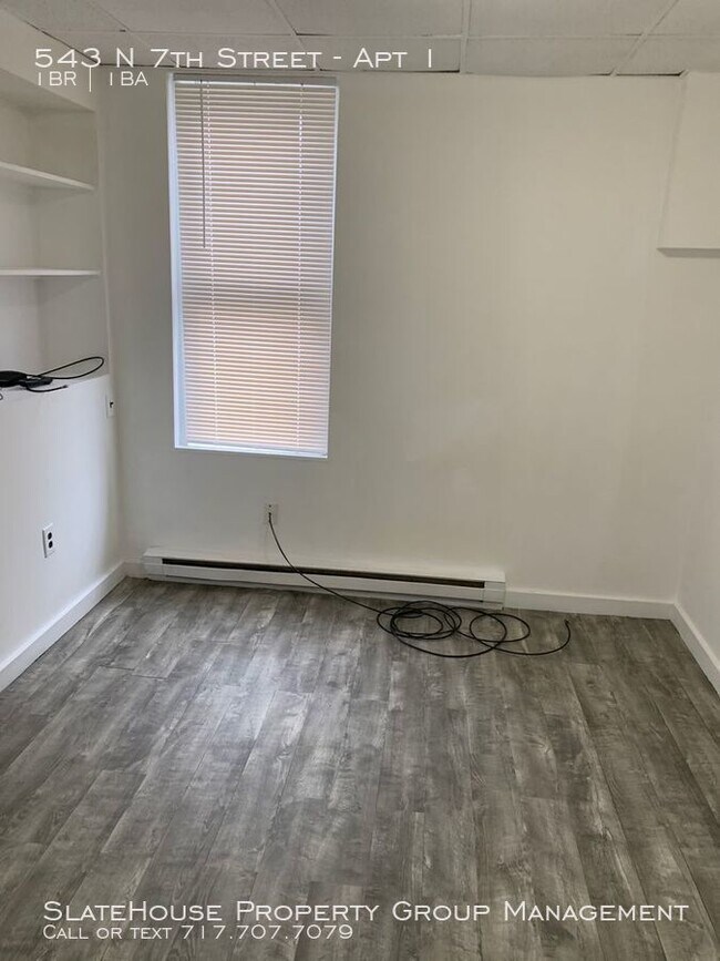 Building Photo - Newly Renovated one bedroom w/ Parking!