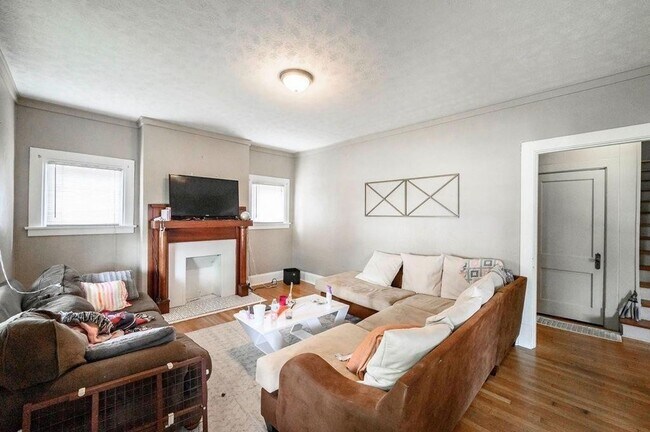 Foto del edificio - 218 University Ave - Mine That Bird