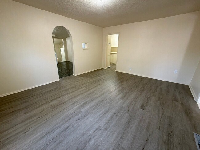 Foto del edificio - 760 E 8th St