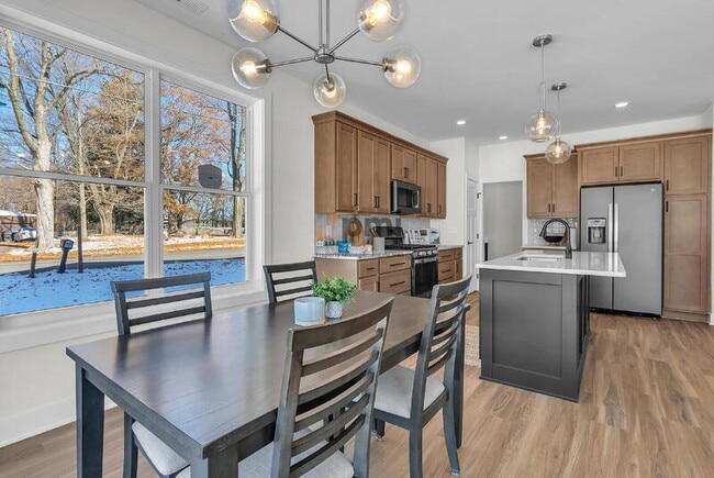 Building Photo - 1962 Park St